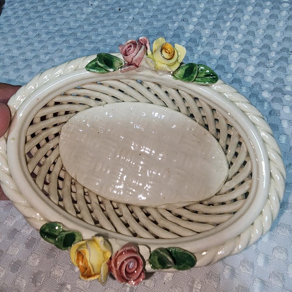 VINTAGE CAPODIMONTE SMALL WOVEN BASKET TRINKET